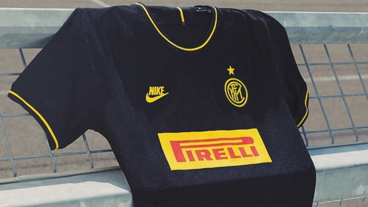 MAGLIA INTER 2010 2011 maglietta bianca da campionato patch triplete  collezione EUR 44,90 - PicClick IT